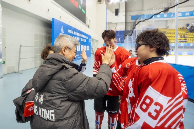 ICE HOCKEY 10
