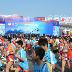 “中国海运杯”第四届中国扬州鉴真国际半程马拉松赛