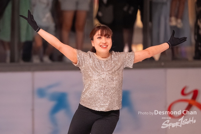 20241116 Ice Skating A1 1 DA101924-2