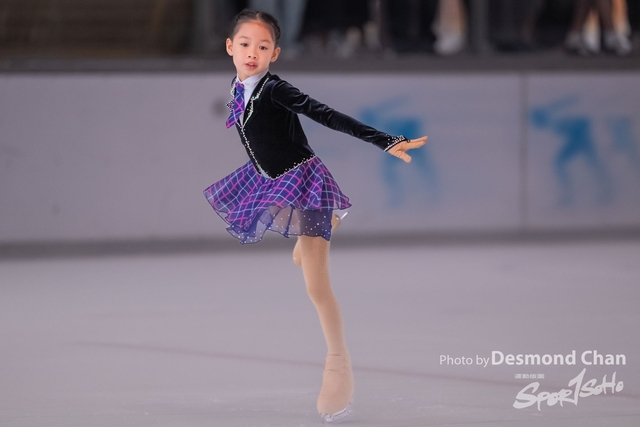 20241116 Ice Skating A1 1 DA105161-2