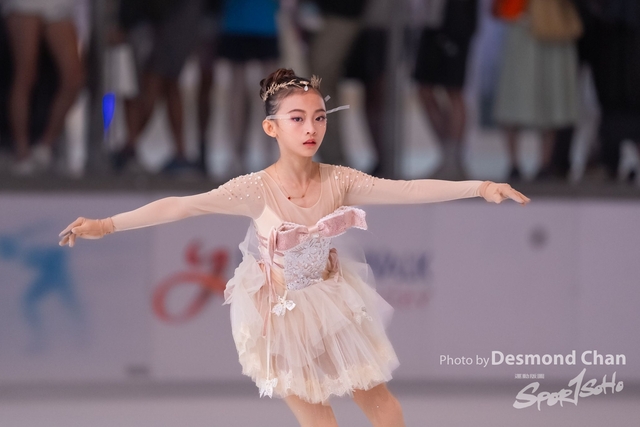 20241116 Ice Skating A1 1 DA105481-2