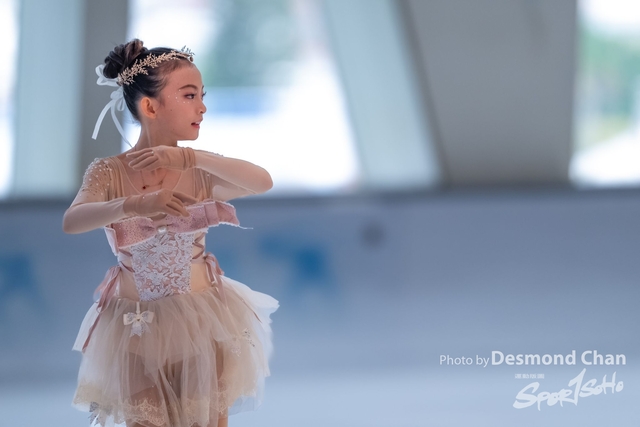 20241116 Ice Skating A1 1 DA105596-2