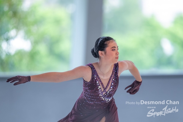 20241116 Ice Skating A1 1 DA106171-2