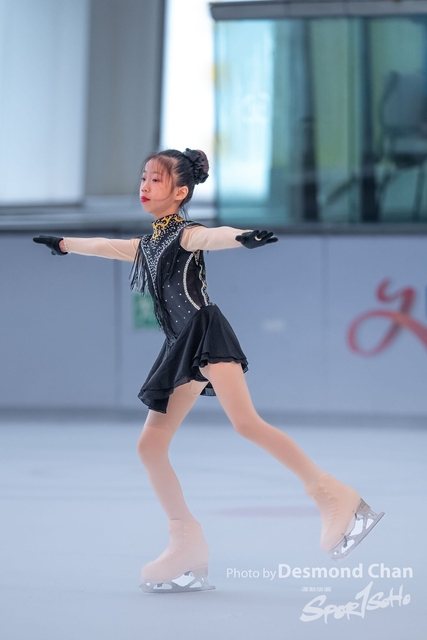 20241116 Ice Skating A1 1 DA107232-2