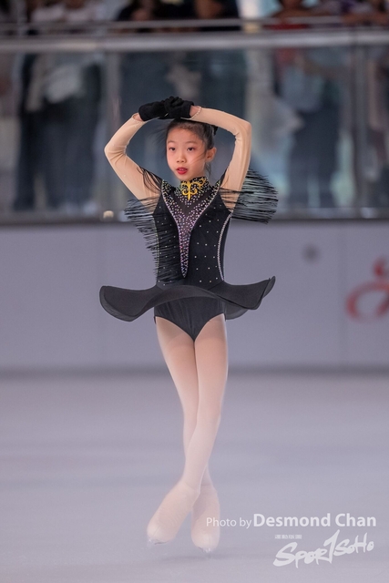 20241116 Ice Skating A1 1 DA107395-2