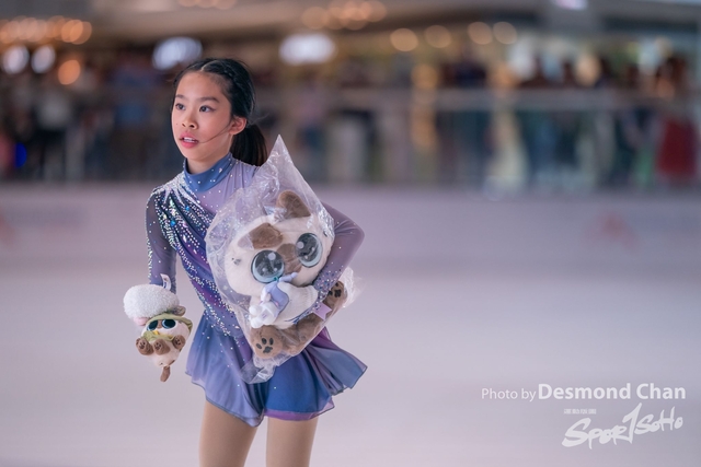 20241116 Ice Skating A9 1 _DA90053-2