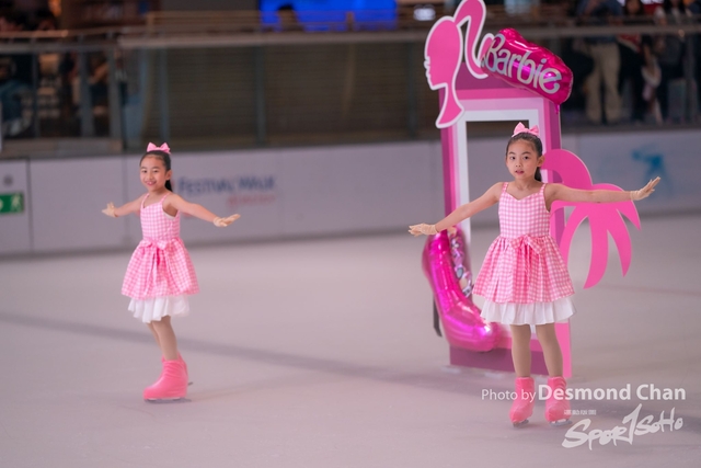 20241116 Ice Skating A9 1 _DA91113-2