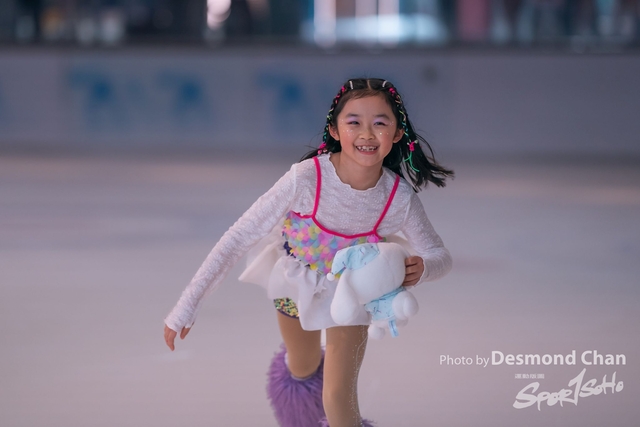 20241116 Ice Skating A9 1 _DA92031-2