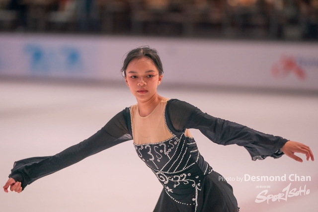 20241116 Ice Skating A9 1 _DA99007-2