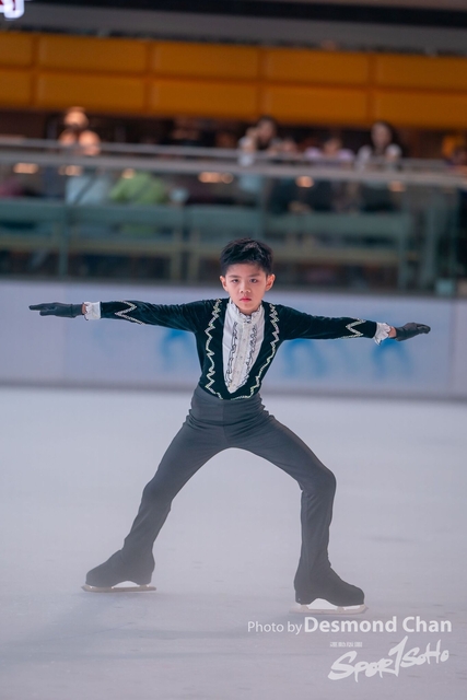 20241116 Ice Skating A9 1 _DA99196-2