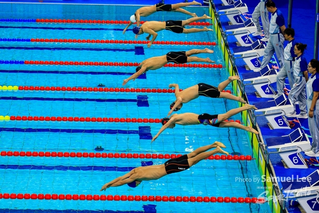 20251212 Swimming AM 2_LR50039006