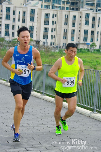 SG201083