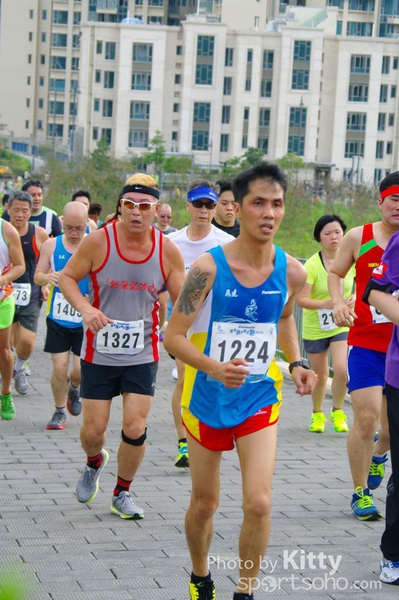 SG201203
