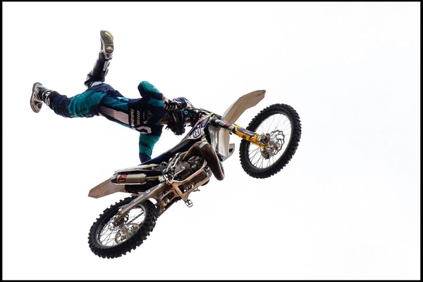 20150403Bull X 1050