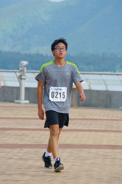 SG202103