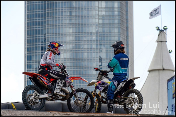 150404Xfighters1080