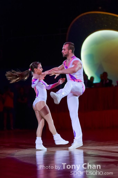 Performance049