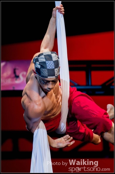 2015-11-19 Aerial Dance 0700
