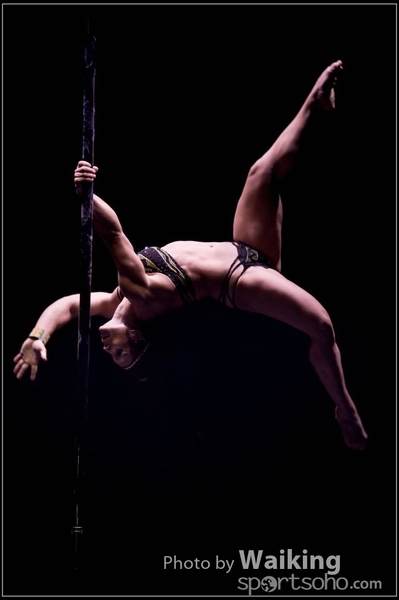 2015-11-27 Pole Dance 0450