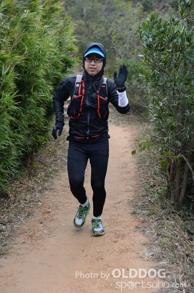 HK100 (597)