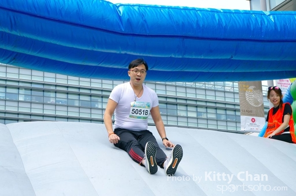 SG201203