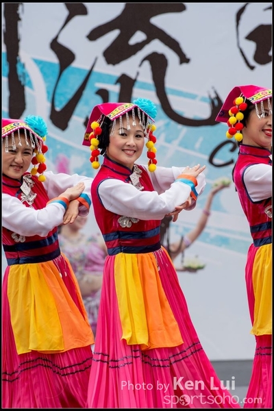 85Folk Dance