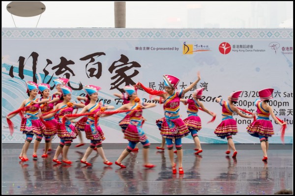 560Folk Dance