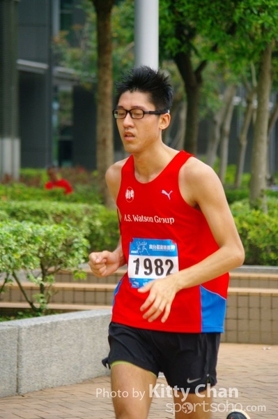 SG202116