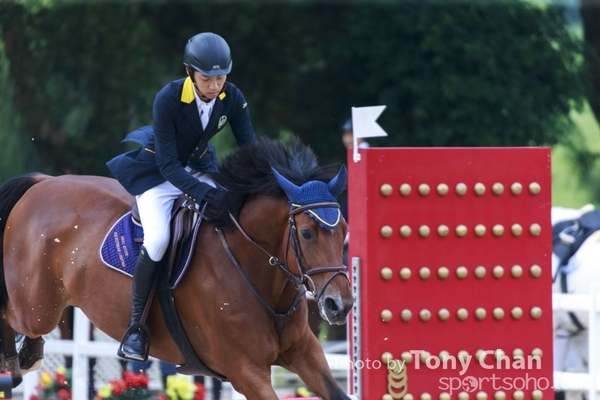 LonginesJumping_001