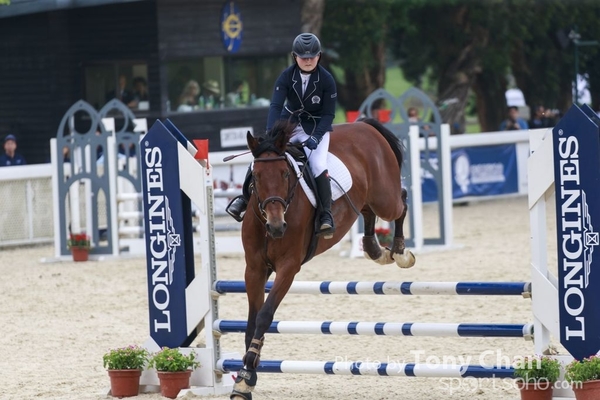 LonginesJumping_006