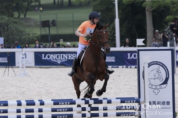 LonginesJumping_170