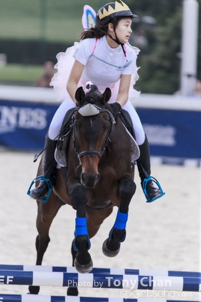 LonginesJumping_211
