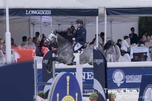 LonginesJumping_245