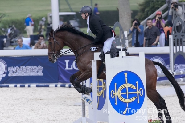LonginesJumping_290
