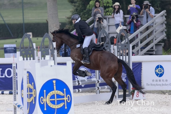 LonginesJumping_293