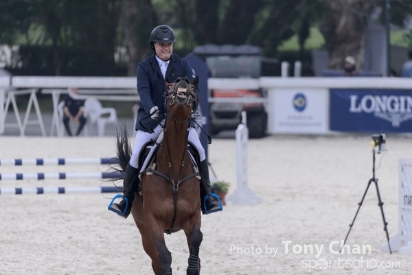 LonginesJumping_313
