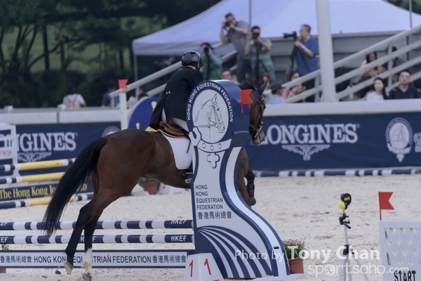 LonginesJumping_318