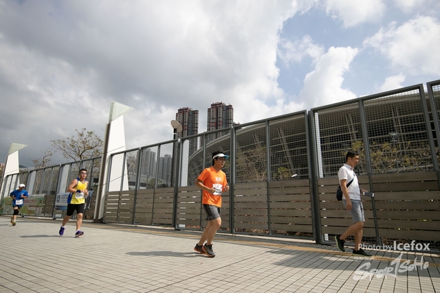 PB_Runner_TKO_0940-282