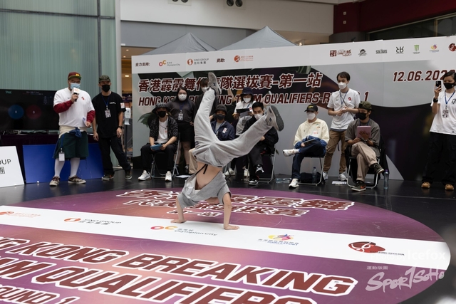 Break_Dance_R1-51
