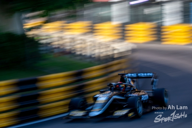 Z8B_3769