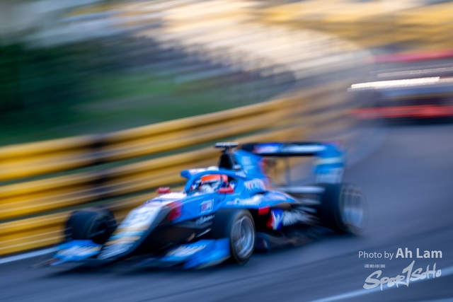 Z8B_4193